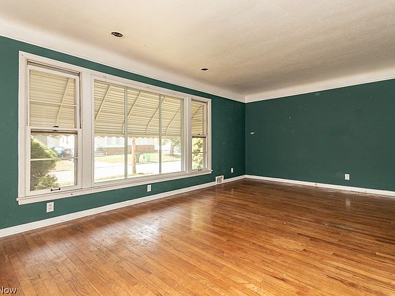 3rd image of 4293 Lucille Ave