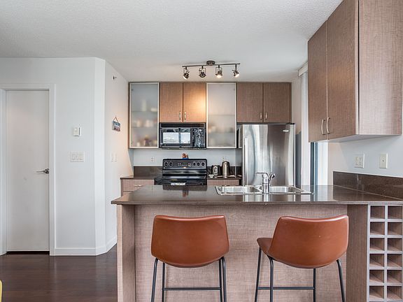 2nd image of 909 Mainland St #1207