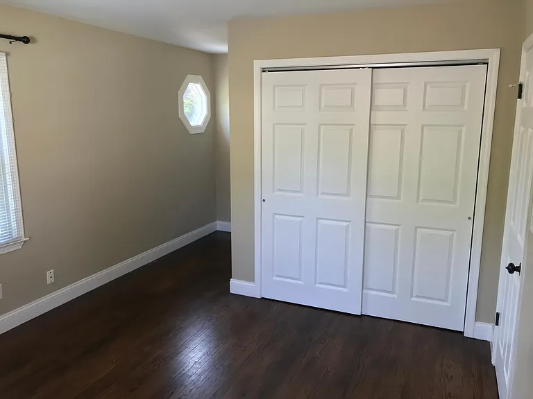 1102 Devonshire Dr — Photo 9