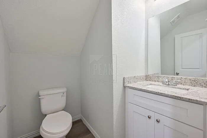 2 bed, 1.5 bath, 930 sqft, $1,540 — Photo 4