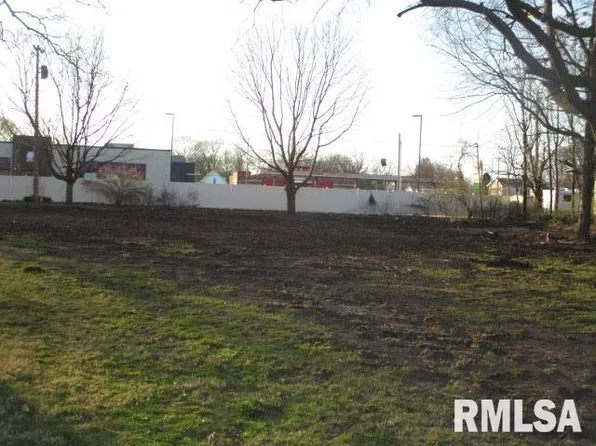 609 N 3rd St, Chillicothe, IL 61523