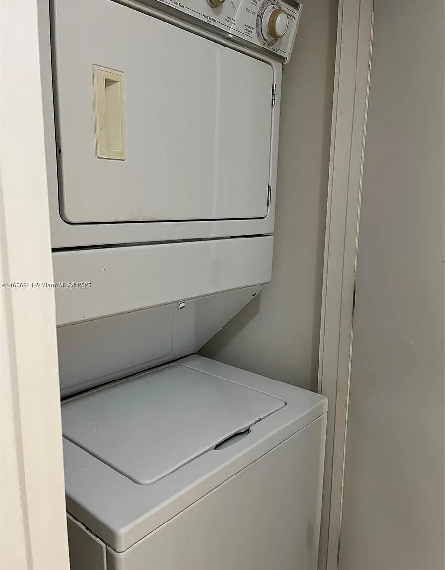 1 bed, 883 sqft, $4,550 — Photo 1