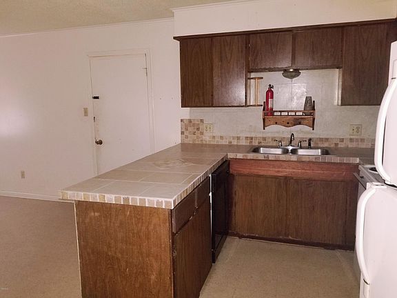 3rd image of 110 New Haven Ct