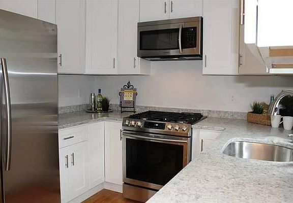 3rd image of 381 Essex St #1