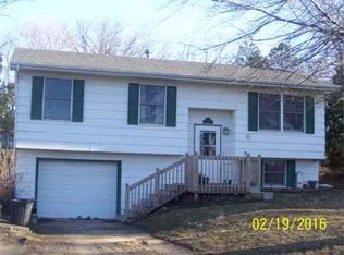 207 Glasgow Rd, Fairfield, IA 52556