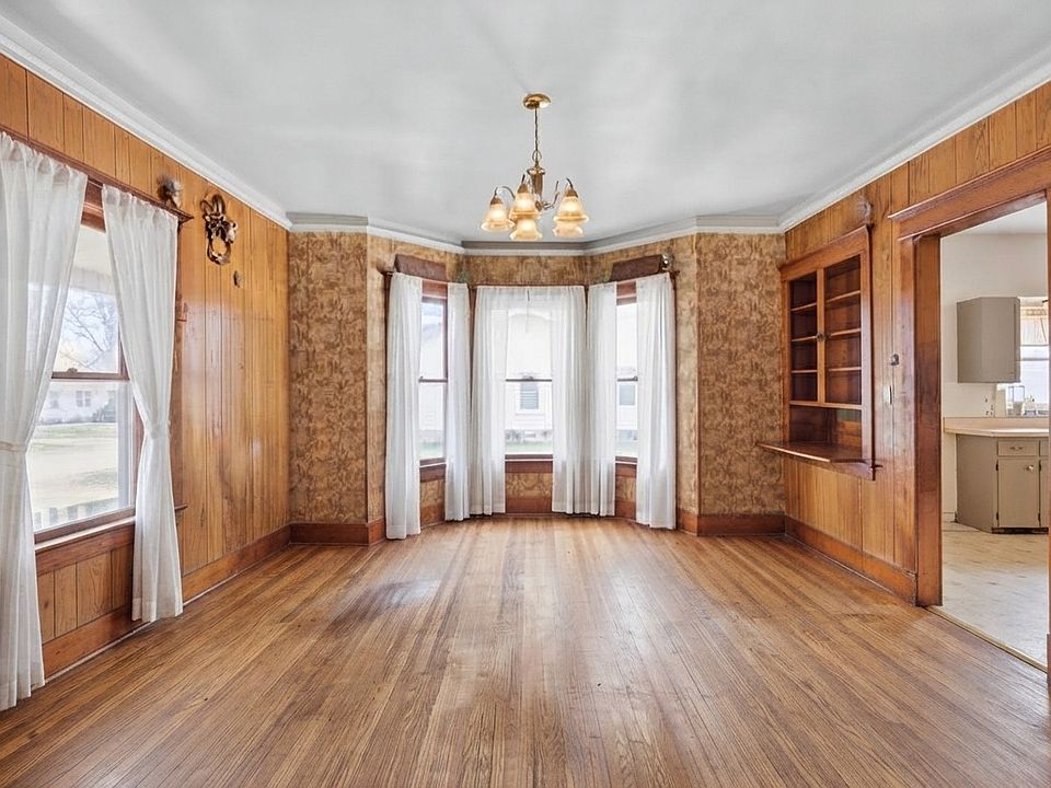 4th image of 310 Snow St