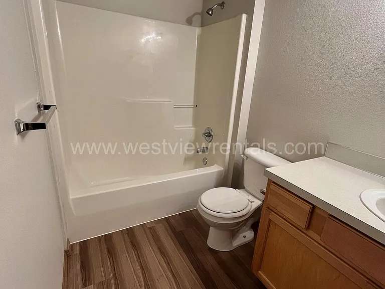 135-139 Prince Ave — Photo 271
