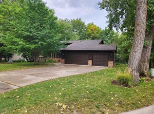 837 Palm Ct, Saint Paul, MN 55109