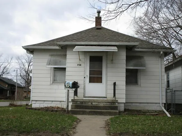 750 Newton St, Waterloo, IA 50703