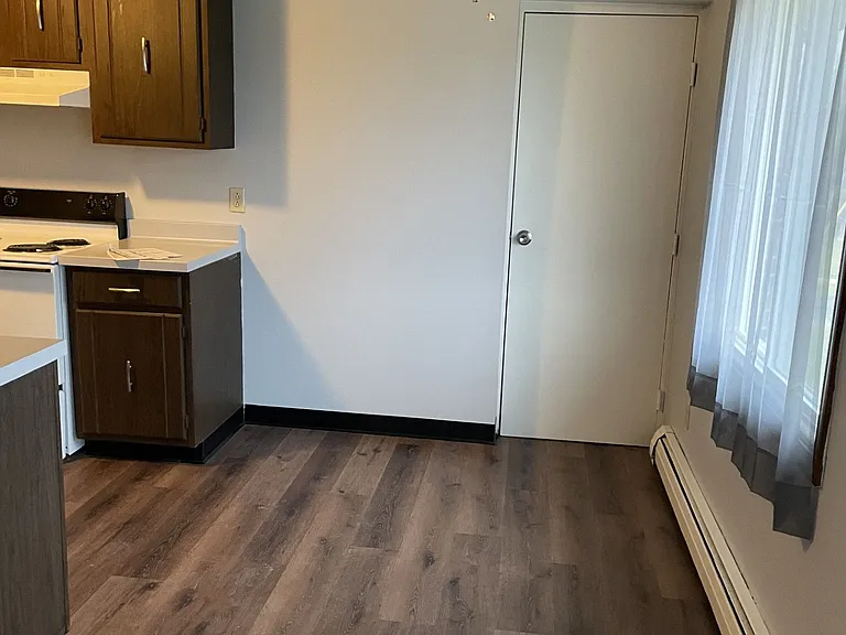 Tudor Lane Apartments — Photo 11