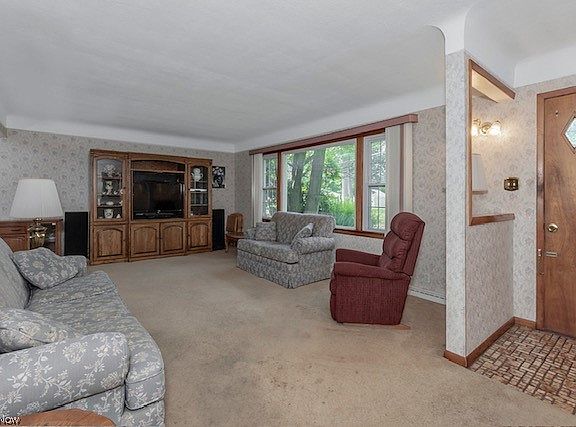 4th image of 453 E 319th St