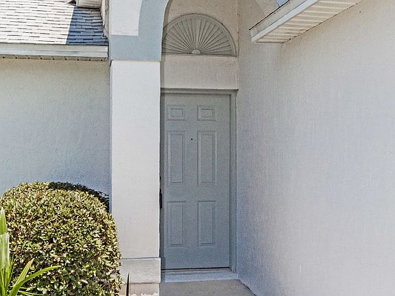 4th image of 13049 Viburnum Dr N