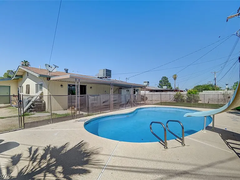 3917 W Oakey Blvd — Photo 32