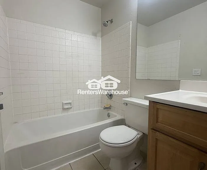 1970 N Hartford St #4 — Photo 10