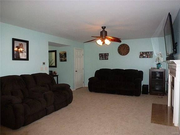 4th image of 75 Cross Country Dr