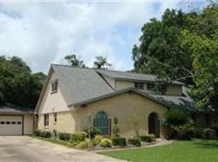 111 Rose Trl, Lake Jackson, TX 77566