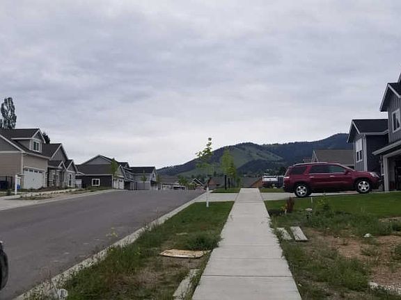 4th image of 2618 Drake Ln