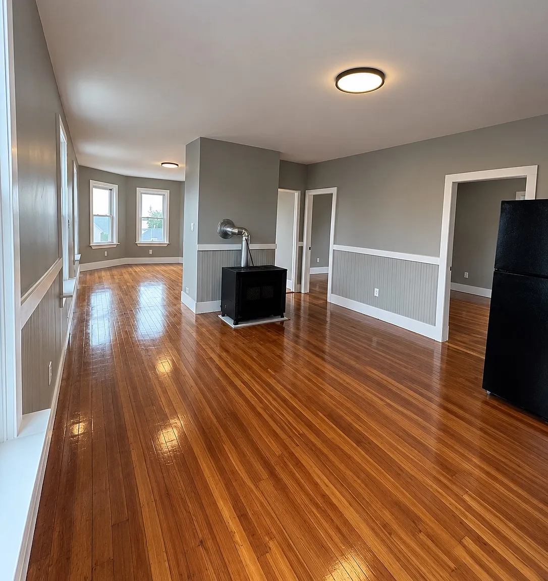 3 bed, 1100 sqft, $1,900 — Photo 1