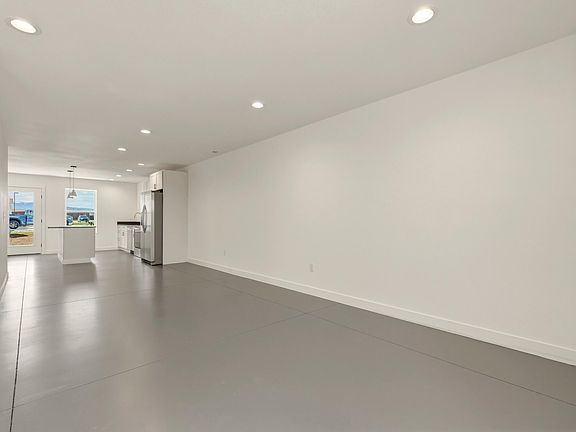 5th image of 1402 Windsor Dr #F