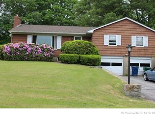 22 Dunbar Rd, Quaker Hill, CT 06375