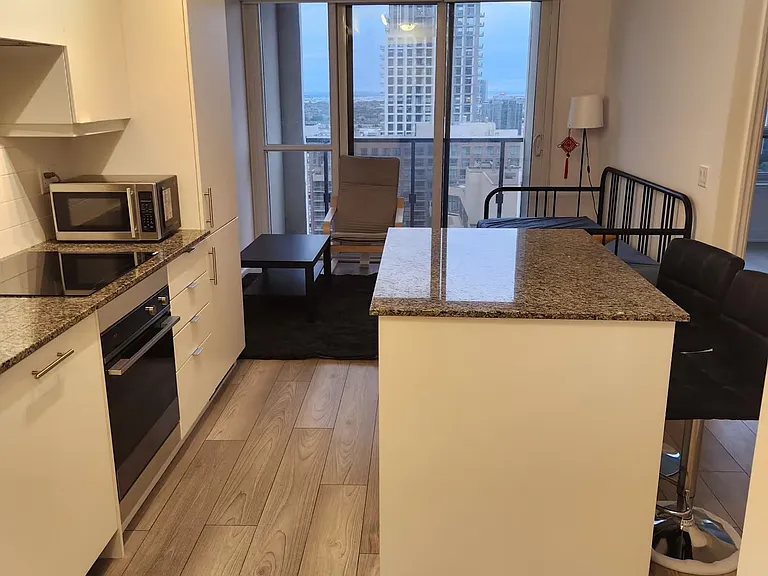 36 Elm Dr W #2810 — Photo 2