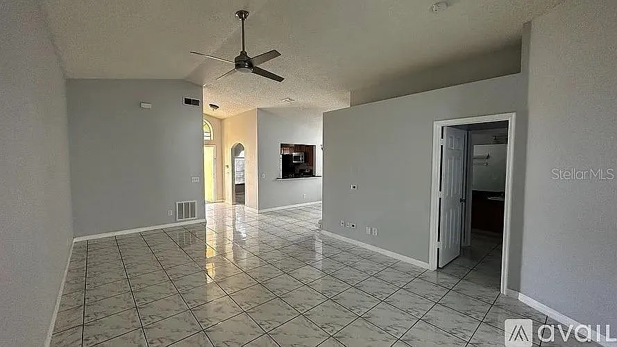 3 bed, 2.0 bath, 1413 sqft, $2,950 — Photo 4