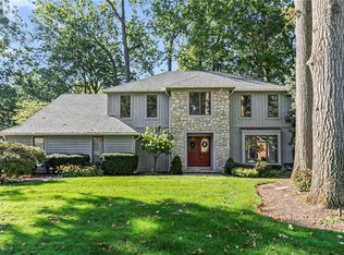 24225 Stonehedge Dr, Westlake, OH