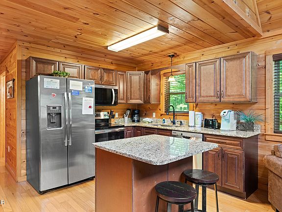 5th image of 3884 Locust Ridge Rd