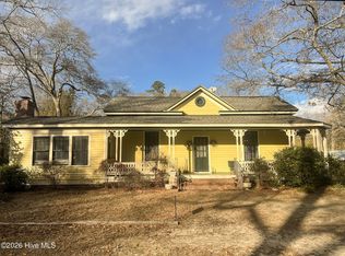 524 Carthage St, Cameron, NC 28326