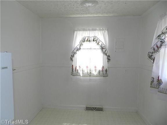 4th image of 1924 Mayfair Ave