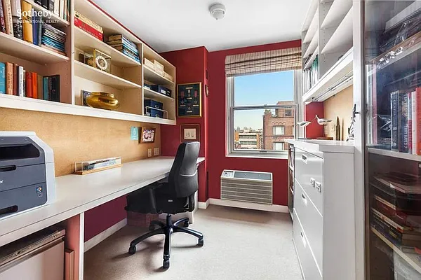 Sold by Sotheby's International Realty | media 11