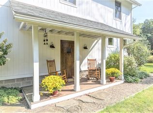 10 Park Ln, Moreland Hills, OH 44022