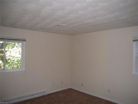 2nd image of 4009 S Plaza Trl