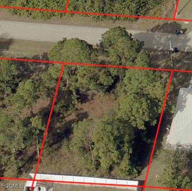 2nd image of 842 Chezy St E