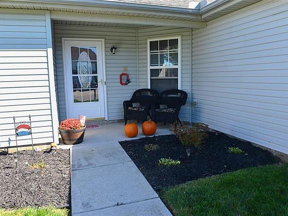 2nd image of 1353 Crescent Ct