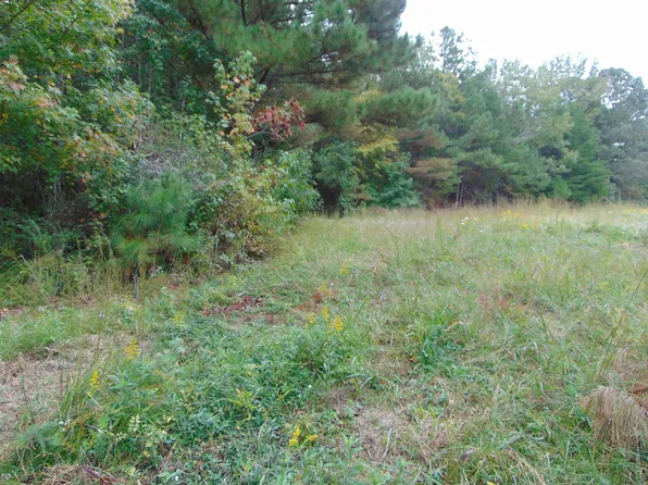 4000 Woodmont Dr, Tuscumbia, AL 35674