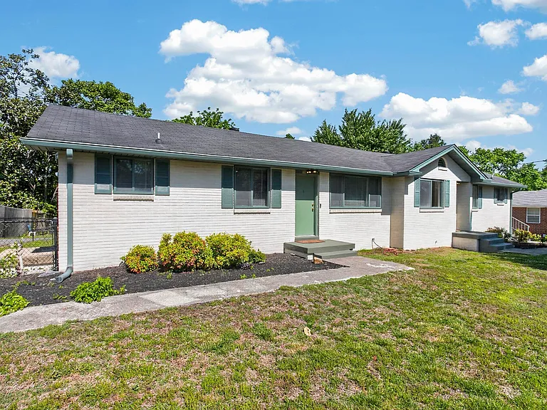218 Cumberland Cir #1 — Photo 31