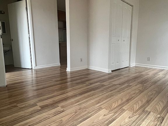 5th image of 1031 Shook Ave #3