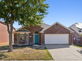 8612 Wagon Trl, Aubrey, TX 76227