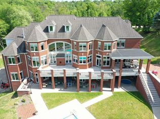 390 Oakmont Rd, Wheeling, WV