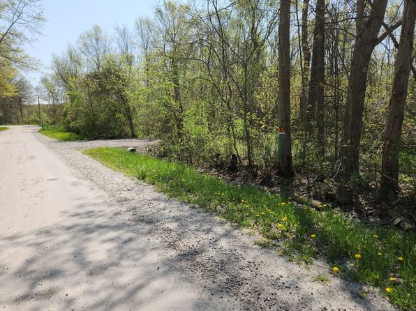 4 Perch Rd, Fair Haven, MI 48023