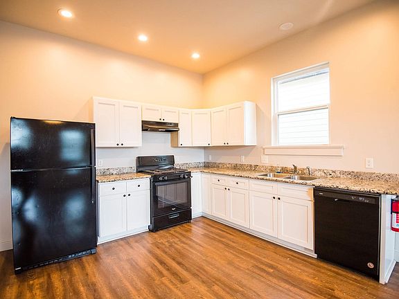 4th image of 2811 Law St