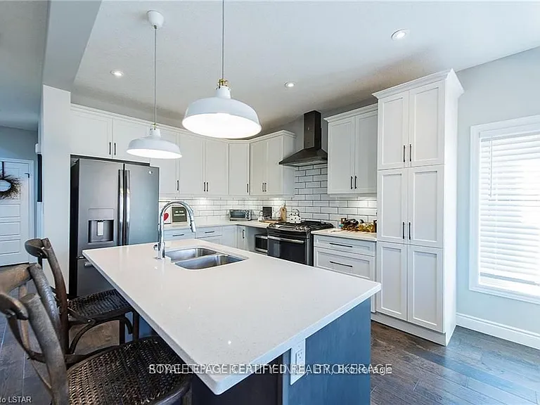 940 Reeves Ave — Photo 16