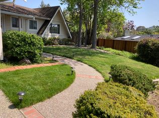 6 Louise Ct, Moraga, CA 94556