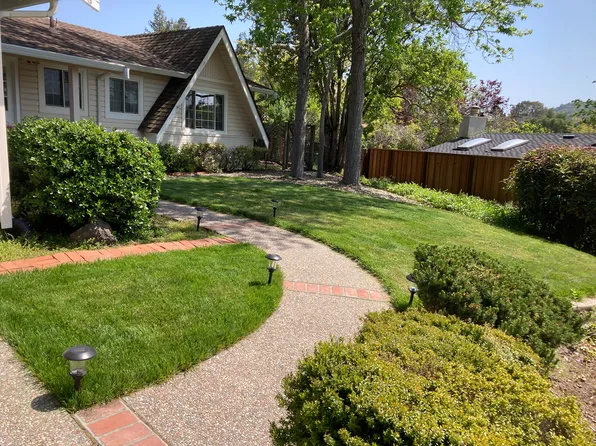 6 Louise Ct, Moraga, CA 94556