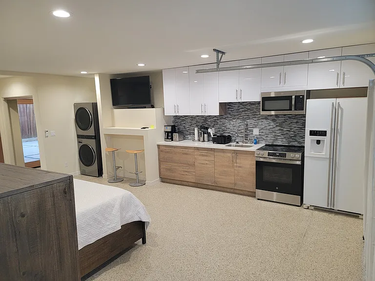 1025 Cypress Ave #3 — Photo 1