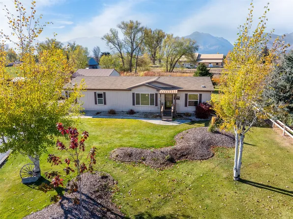 1047 Tefft St, Corvallis, MT 59828