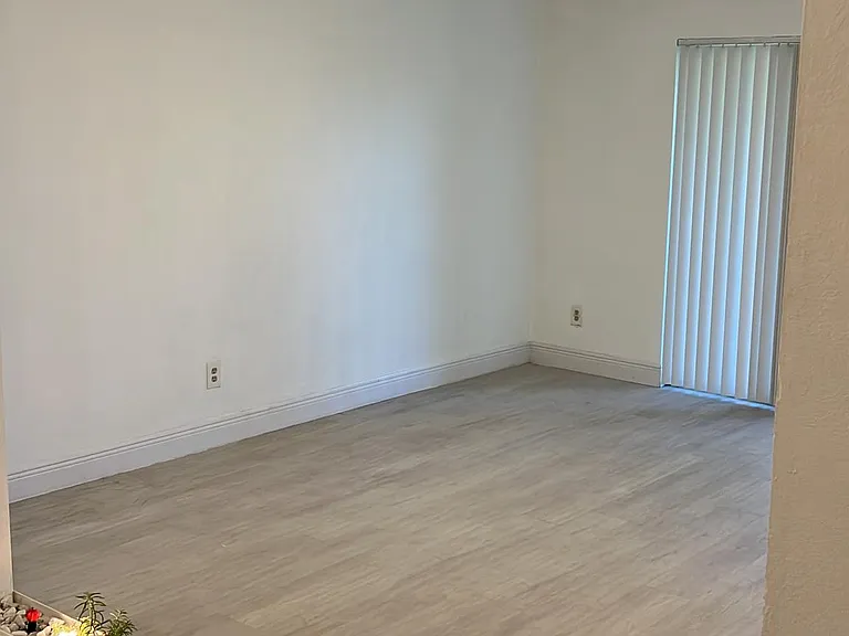 9801 Turf Way — Photo 3