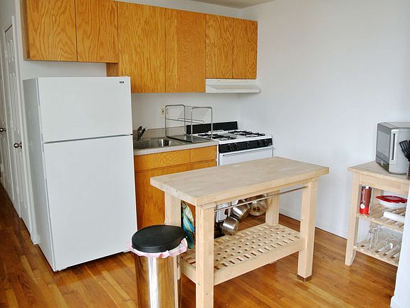 2nd image of 15 Lawton St APT 6