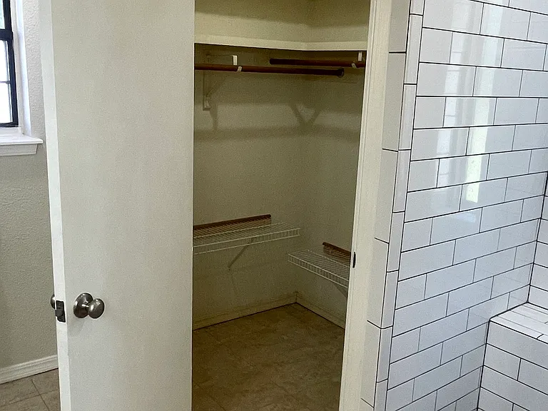 2215 Hunters Gln — Photo 22